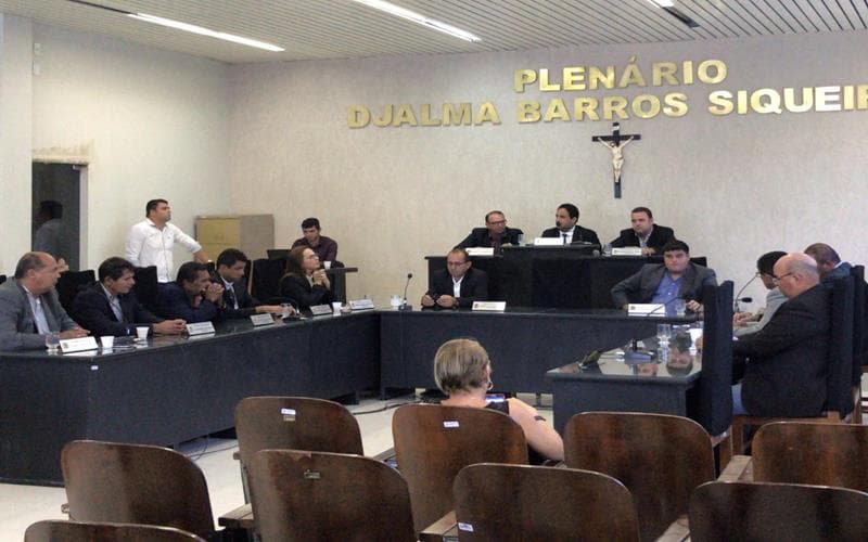 Imagem da notícia: Câmara abre trabalhos de 2019 debatendo controle de animais soltos e acúmulo de lixo