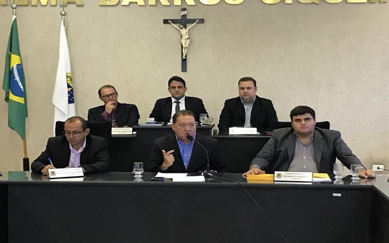 Imagem da notícia: Barracas na Lagoa do Pau e Posto de Saúde do Romeiro na pauta da Sessão