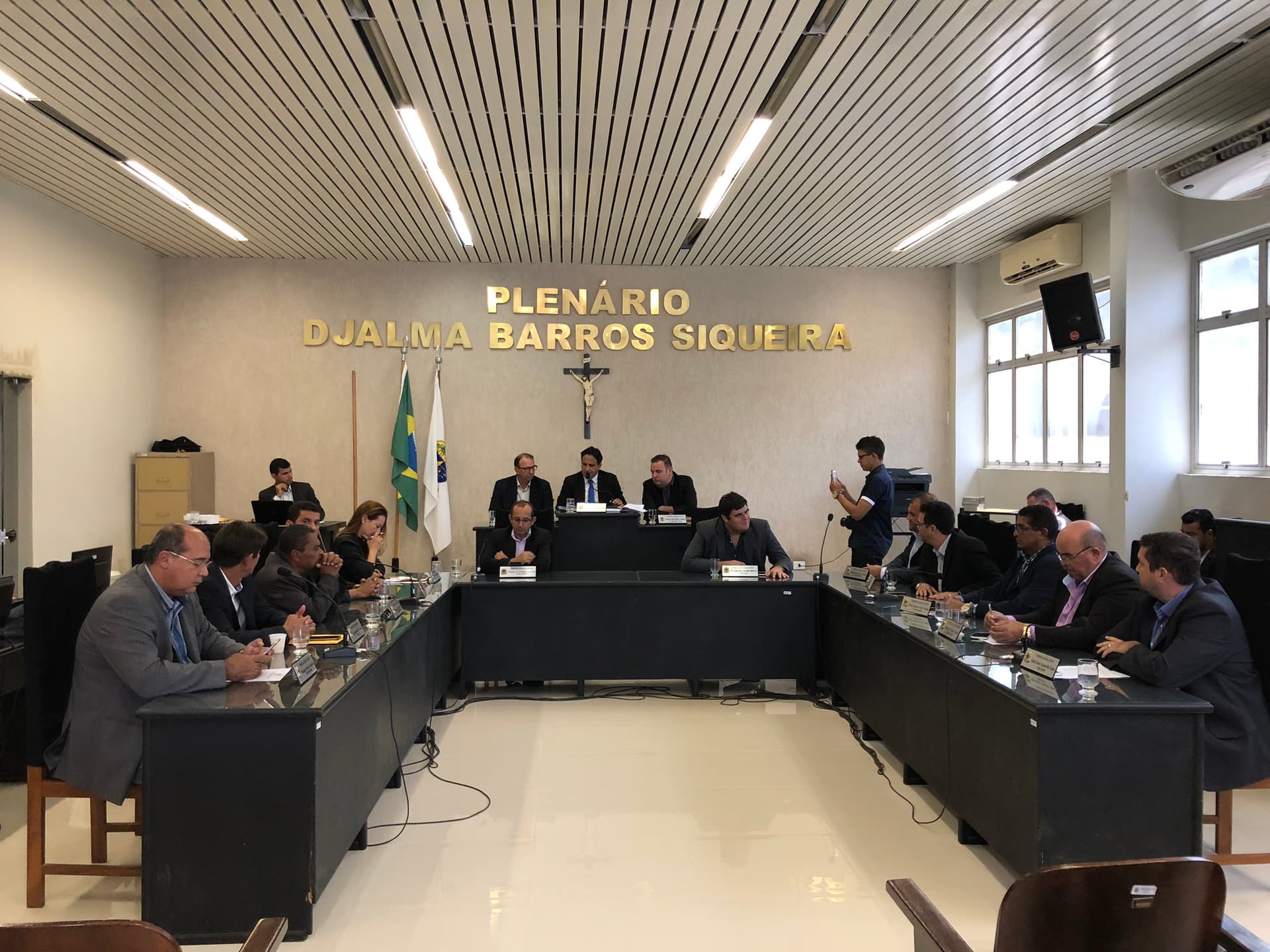 Imagem da notícia: Vereadores apresentam e aprovam projetos na 87° sessão ordinária da Casa
