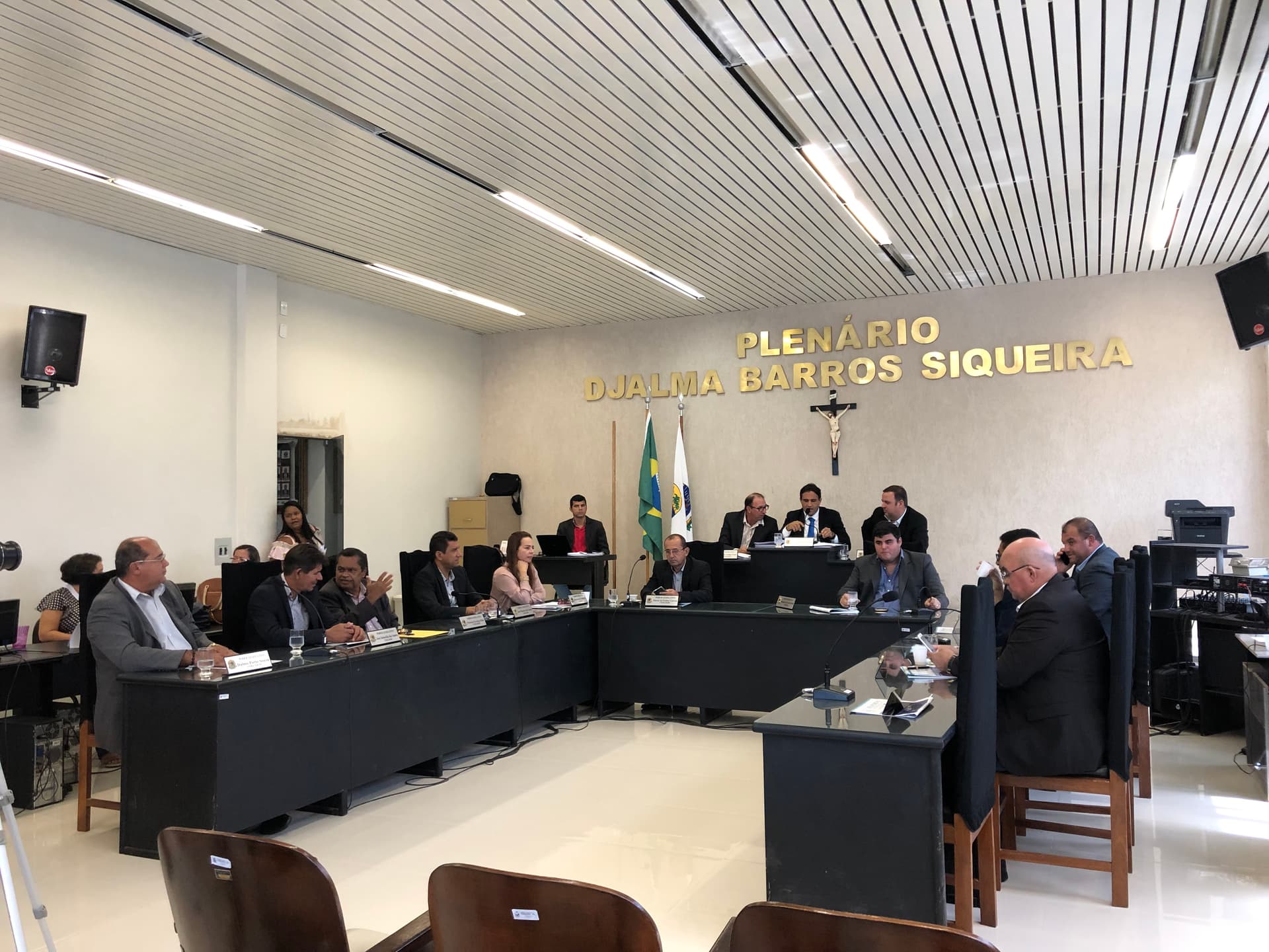 Imagem da notícia: Vereadores apreciam e encaminham projetos em sessão ordinária