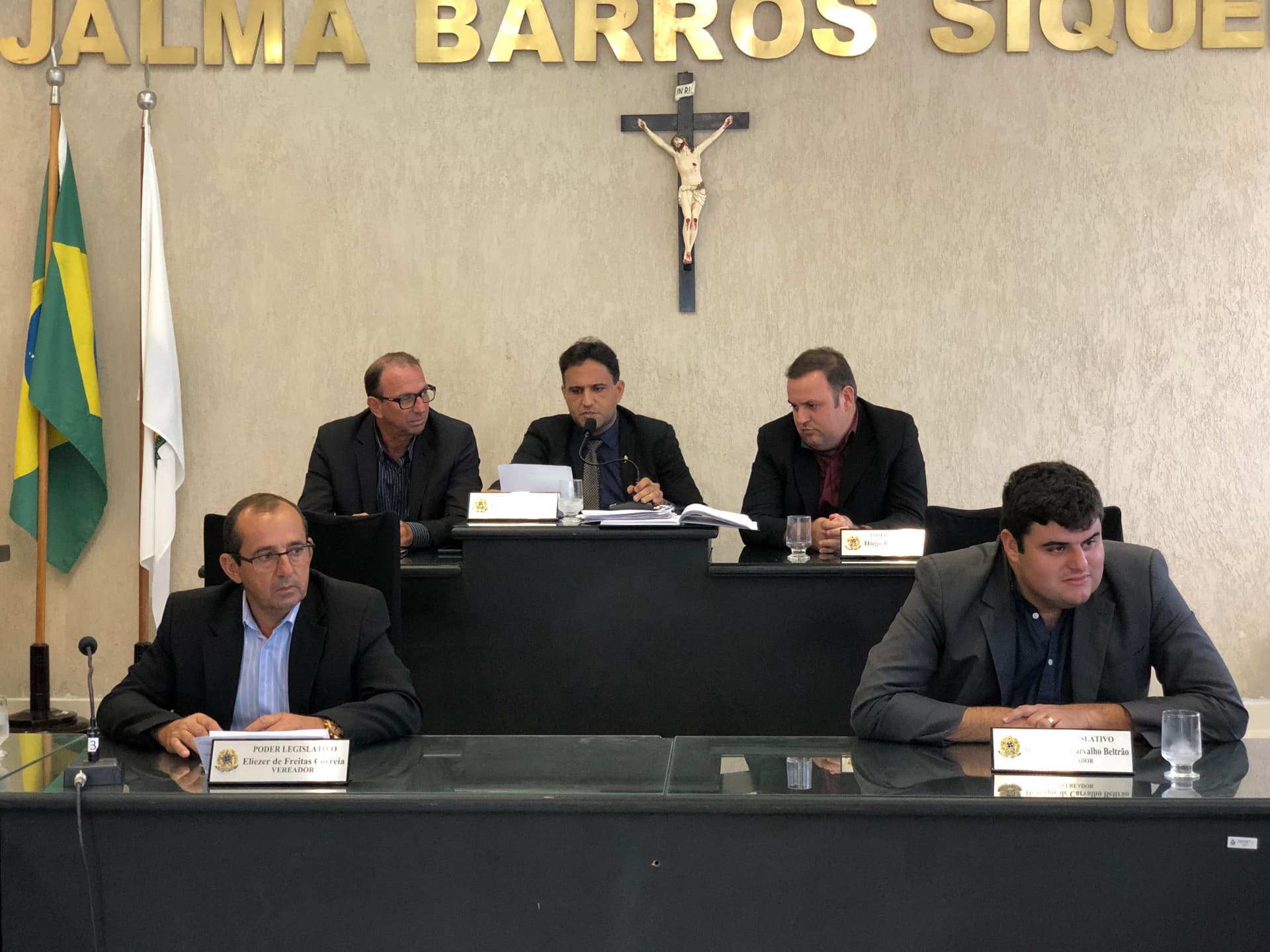 Imagem da notícia: Presidente pede revisão elétrica no Mercado Público e no cemitério de Coruripe