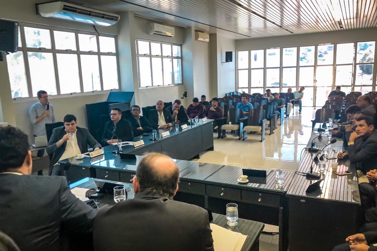 Imagem da notícia: Projetos de Lei de vereadores e Poder Executivo entram em votação na sessão da Câmara