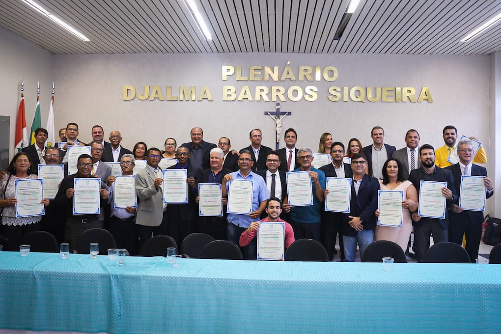 Imagem da notícia: Vereadores promovem entrega de Comendas e Títulos honorários na Câmara de Coruripe