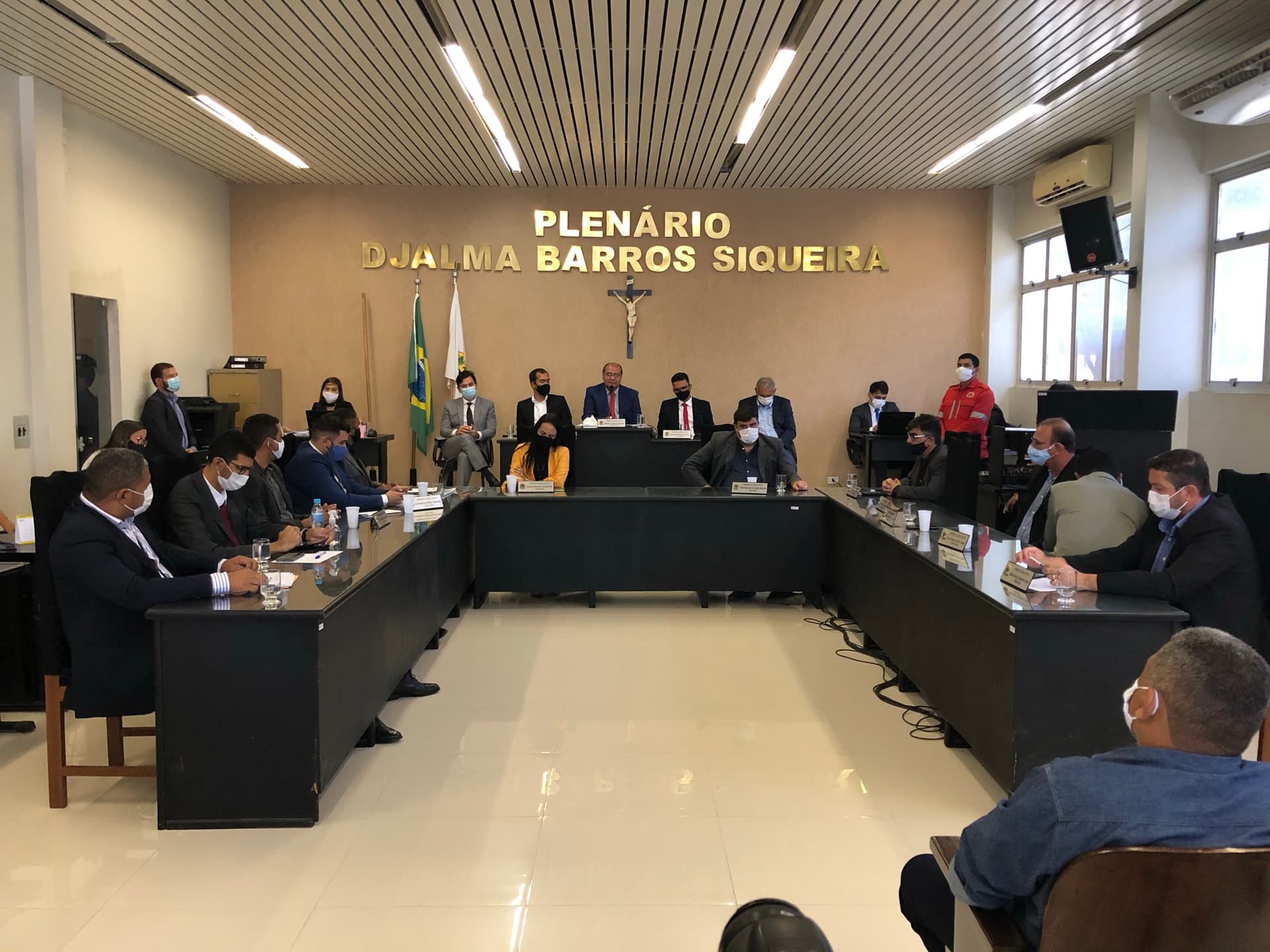 Imagem da notícia: Na 1º Sessão de 2021, presidente pede esforço e colaboração entre os poderes