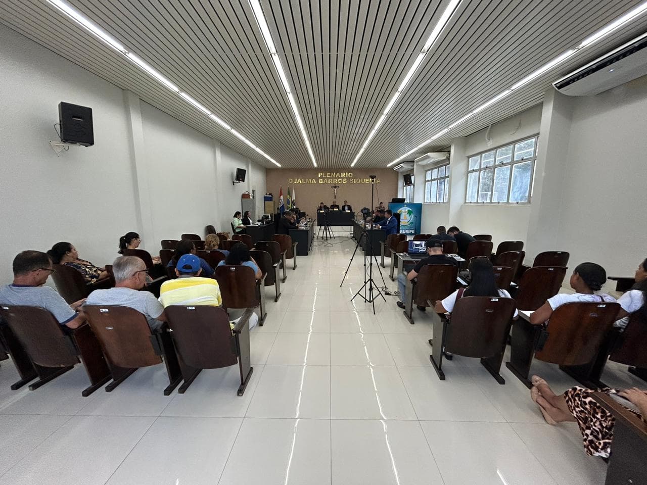 Imagem da notícia: Vereadores encaminham projetos e aprovam Indicações em Sessão