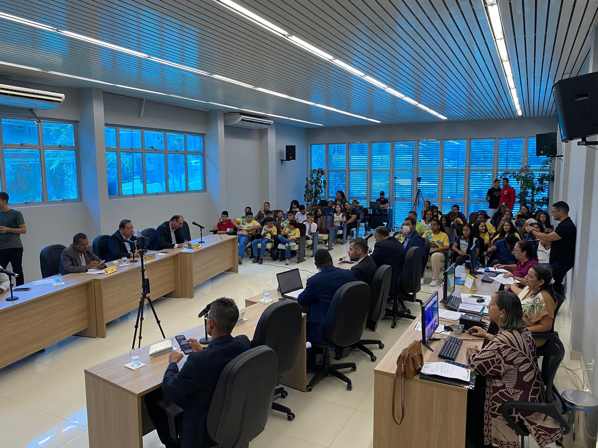 Imagem da notícia: Sessão tem a participação dos alunos da escola Liege Gama Rocha