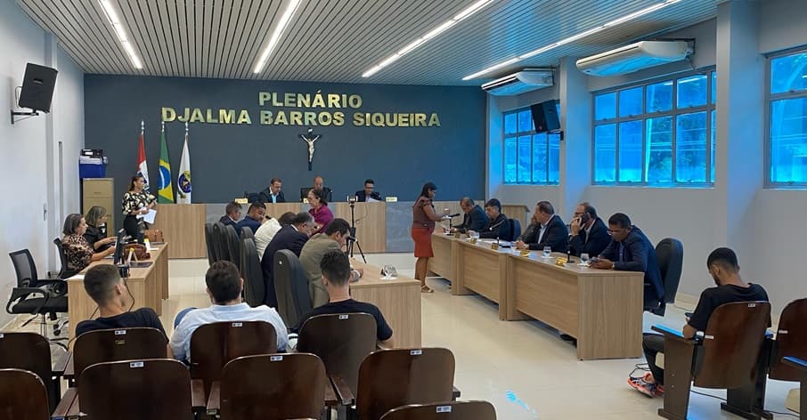 Imagem da notícia: Sessão tem apresentação de Indicações cobrando ações do município