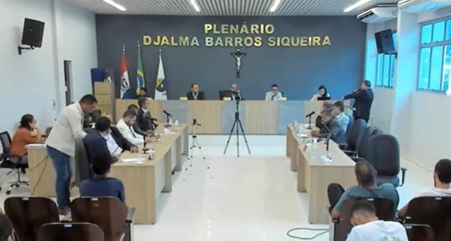 Imagem da notícia: Sessão é marcada pela apresentação de Indicações e Pedidos de Providência