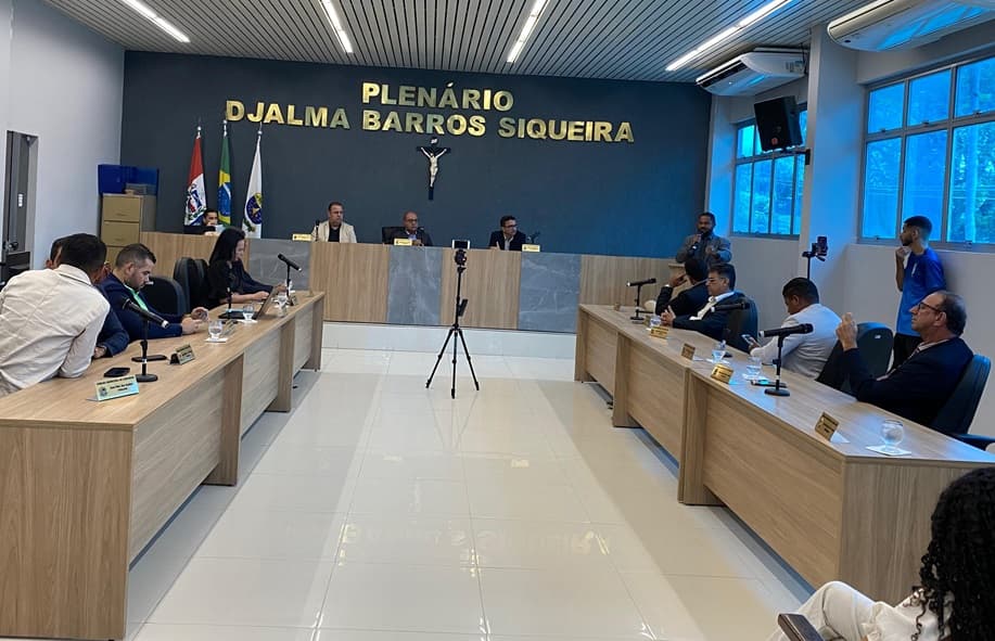Imagem da notícia: Vereadores promovem primeira sessão após processo eleitoral