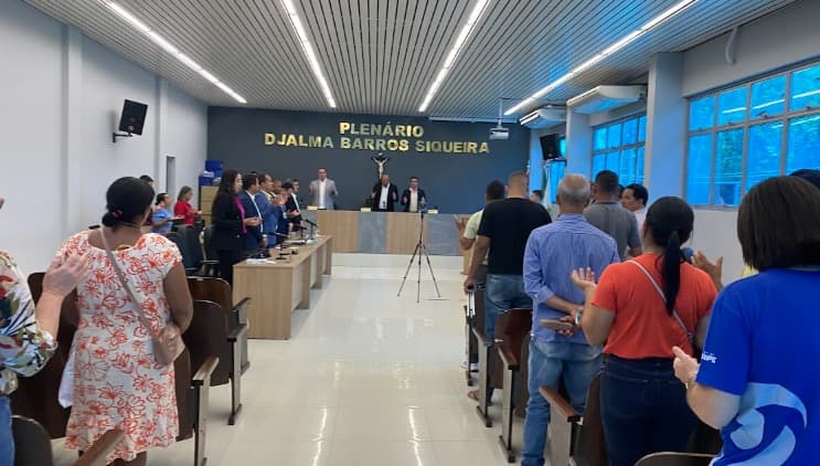 Imagem da notícia: Sessão discute valorização profissional, infraestrutura e presta homenagens